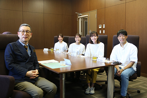 President, Korea and broadcasting department students