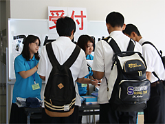 Open campus was held in October.