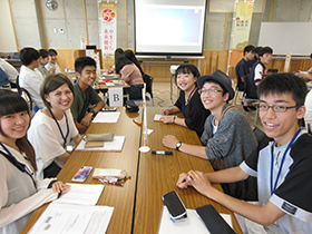 With Yamaguchi University students who became the same group