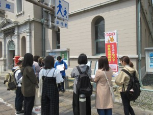 Listening to commentary in front of Nanbucho Post Office