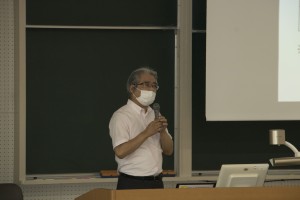 Professor Takahashi introducing Department of International Commerce