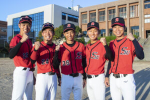 Five individuals who won individual awards (Mr. Hashimoto, Takeuchi, Ogawa, Mr. Yoneda, Mr. Miyahara)